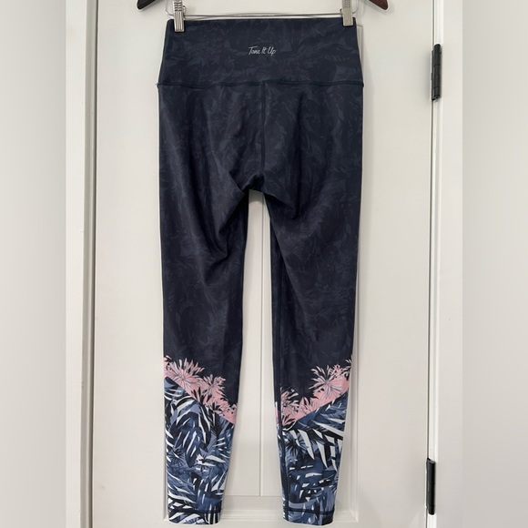 Tone It Up X Bandier Island Dip High Waist Legging Navy/Punk Size L. - Picture 4 of 8
